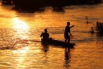 Scouting for the last fishing spot of the evening (4,000 Islands)