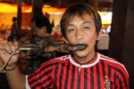 There's something lip-smacking good about fried rat on a stick! The bat seller was only too happy to demonstrate for us